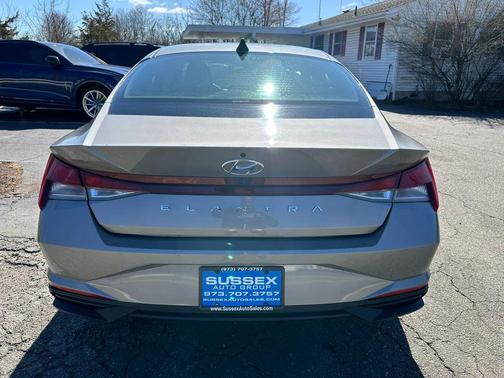 2023 Hyundai ELANTRA SEL