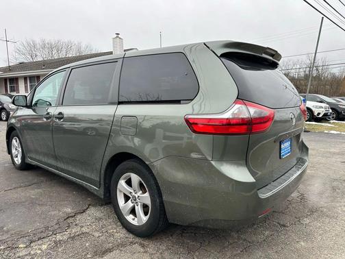 2020 Toyota Sienna SE