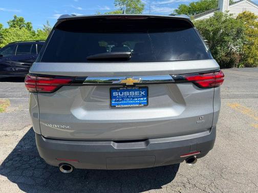 Silver 2023 Chevrolet Traverse LT Leather