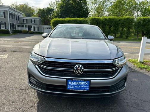 Silver 2022 Volkswagen Jetta 1.5T SE