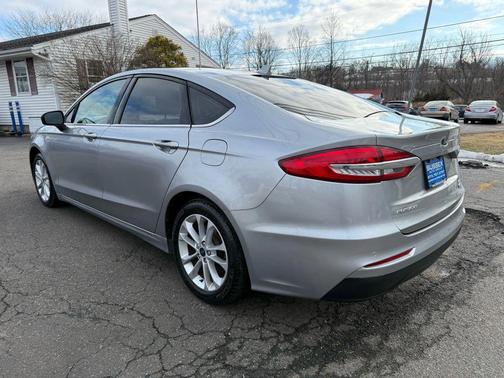 2020 Ford Fusion SE Sedan 4D