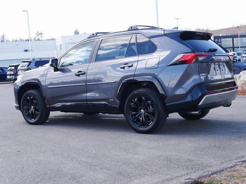 2022 Toyota RAV4 Hybrid SE