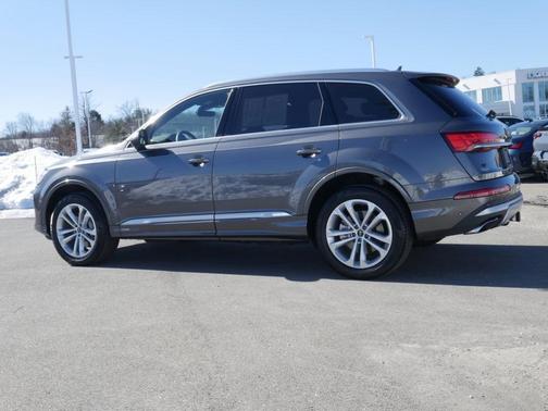 2025 Audi Q7 45 Premium Plus