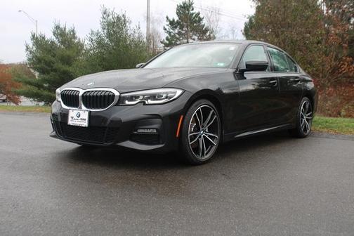 Photo 3 of 32 of 2019 BMW 330 i xDrive