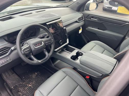 2025 GMC Acadia AT4