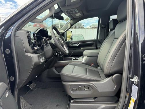 2025 GMC Sierra 2500 SLT