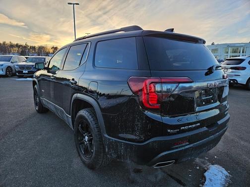 2023 GMC Acadia AT4