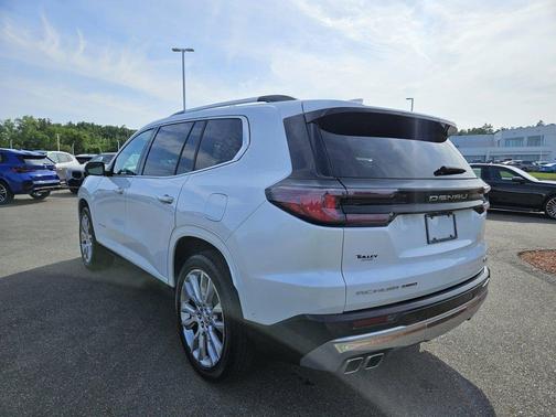 2024 GMC Acadia Denali