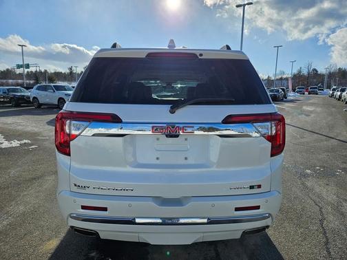 2023 GMC Acadia Denali