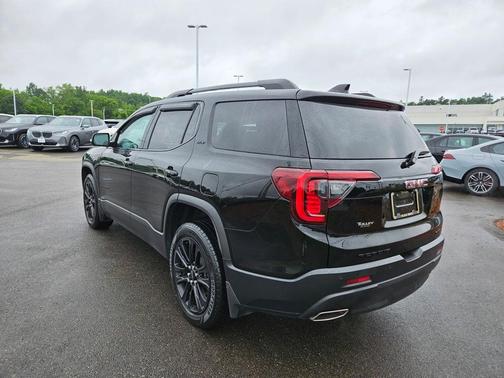 2022 GMC Acadia SLT