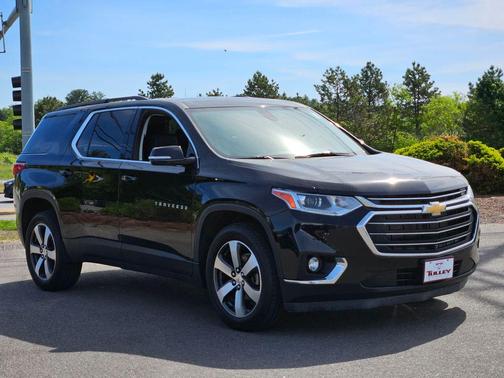 Mosaic Black Metallic 2020 Chevrolet Traverse LT Leather