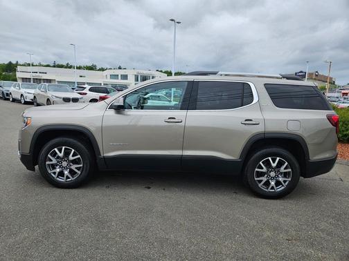 2023 GMC Acadia SLT