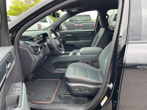2025 GMC Acadia AT4