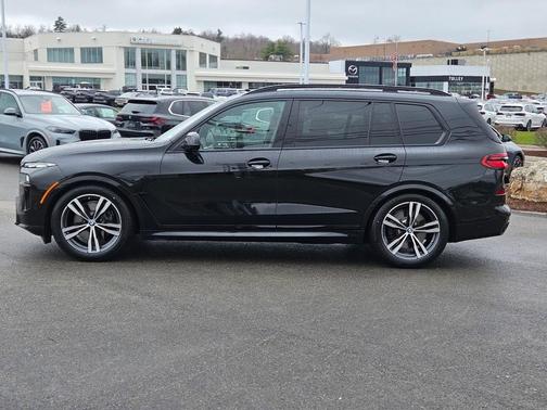 2025 BMW X7 M60i