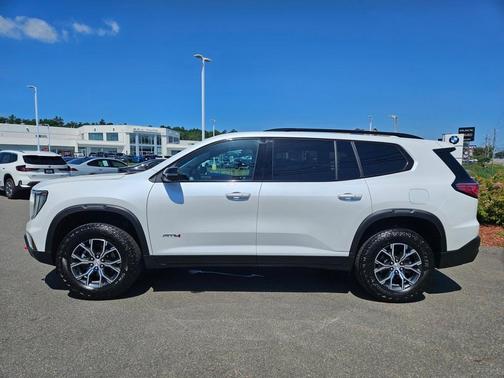 2024 GMC Acadia AT4