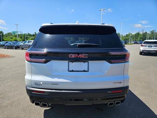 2024 GMC Acadia AT4