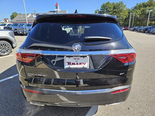 2022 Buick Enclave Essence