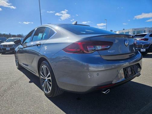 2020 Buick Regal Sportback Essence