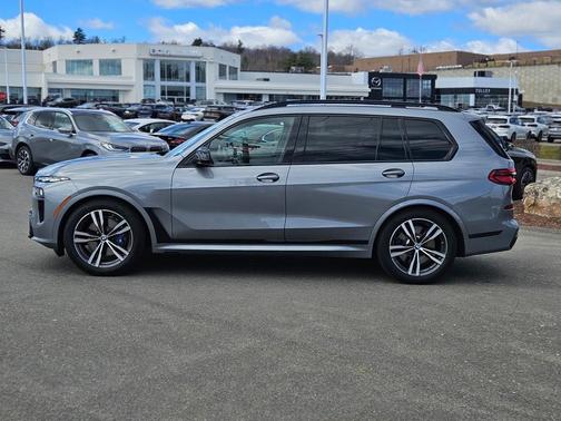 2025 BMW X7 M60i