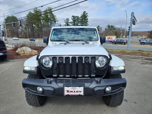 Bright White Clearcoat 2023 Jeep Gladiator Sport