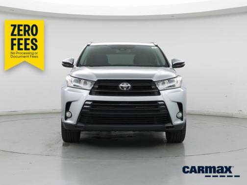 Silver 2017 Toyota Highlander SE