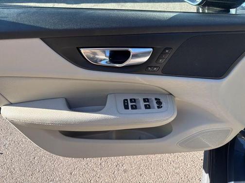 2021 Volvo V60 Cross Country T5