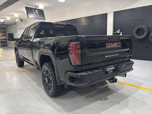 Onyx Black 2024 GMC Sierra 2500 AT4