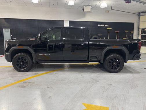 Onyx Black 2024 GMC Sierra 2500 AT4