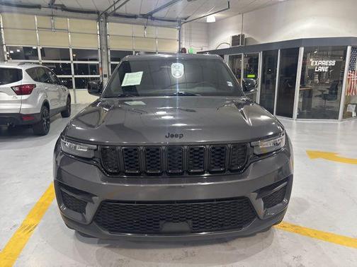 Baltic Gray Metallic Clearcoat 2023 Jeep Grand Cherokee Altitude
