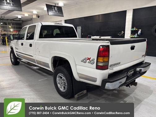 Olympic White 2004 GMC Sierra 2500 SLT H/D Crew Cab