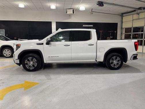 Summit White 2025 GMC Sierra 1500 SLT
