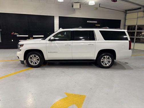 Summit White 2019 Chevrolet Suburban LT