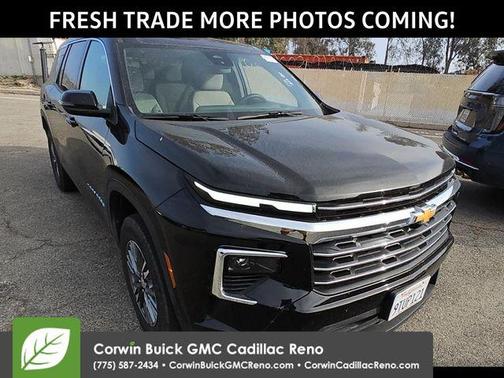 Mosaic Black Metallic 2025 Chevrolet Traverse LT