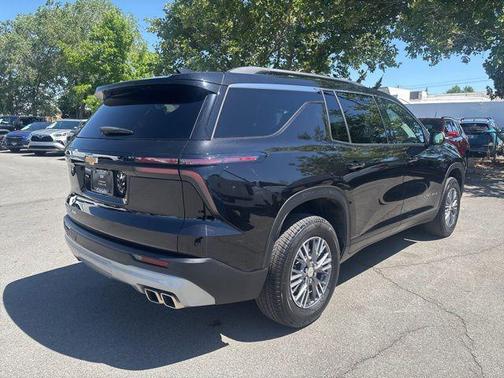 Mosaic Black Metallic 2025 Chevrolet Traverse LT