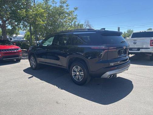 Mosaic Black Metallic 2025 Chevrolet Traverse LT