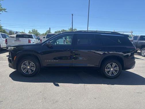 Mosaic Black Metallic 2025 Chevrolet Traverse LT