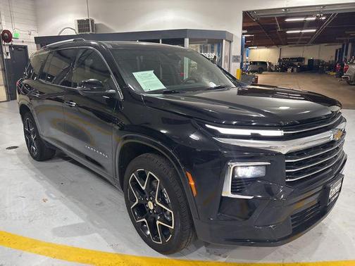 Mosaic Black Metallic 2025 Chevrolet Traverse High Country