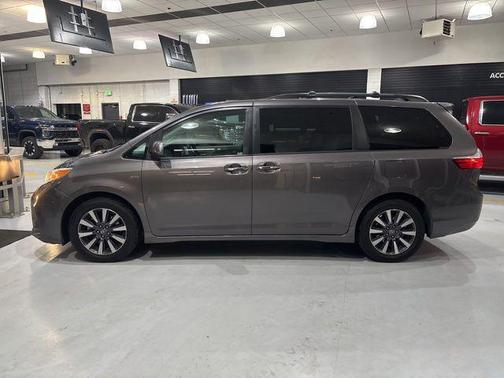2019 Toyota Sienna XLE