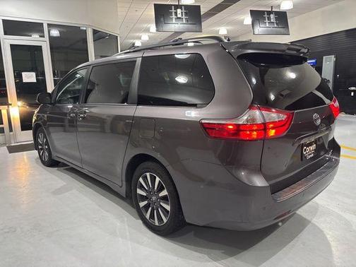 2019 Toyota Sienna XLE