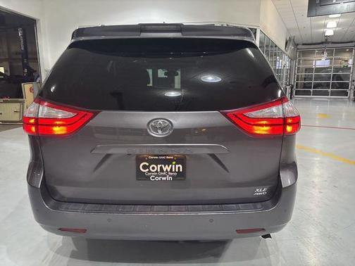 2019 Toyota Sienna XLE