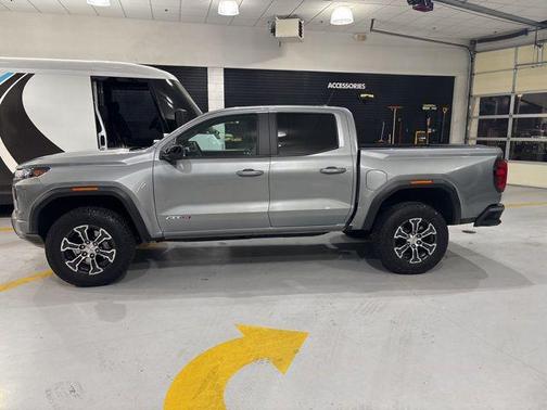 Sterling Metallic 2024 GMC Canyon AT4