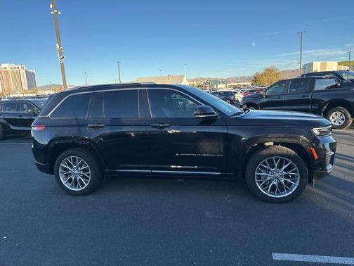 2022 Jeep Grand Cherokee Summit