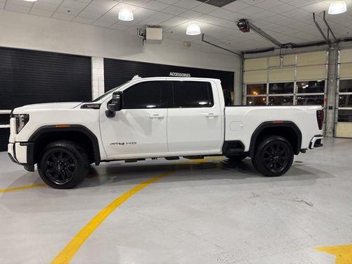 2025 GMC Sierra 2500 AT4