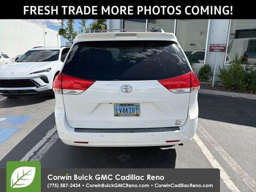 Super White 2012 Toyota Sienna XLE
