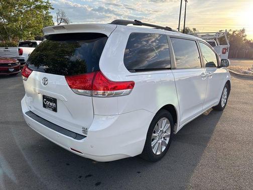 Super White 2012 Toyota Sienna XLE