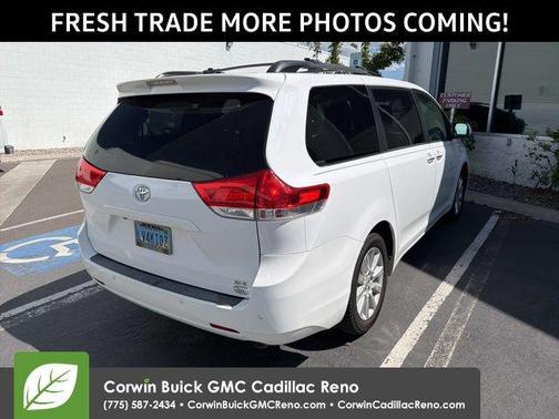 Super White 2012 Toyota Sienna XLE