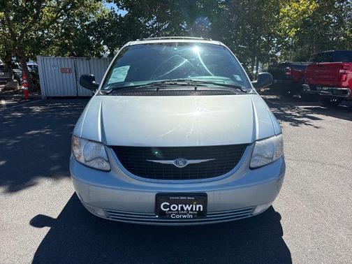 2002 Chrysler Town & Country LXi