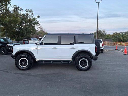 Oxford White 2023 Ford Bronco Outer Banks