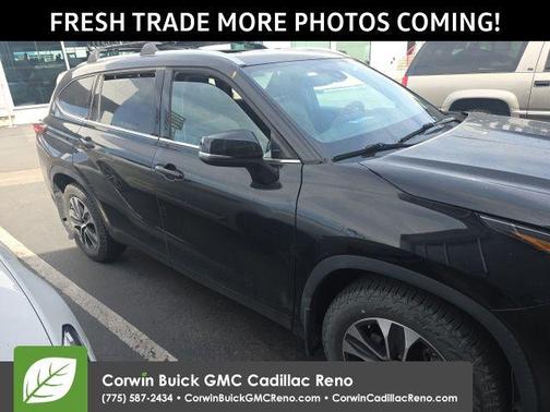 Midnight Black Metallic 2021 Toyota Highlander XLE