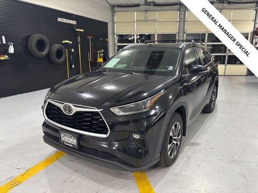 Midnight Black Metallic 2021 Toyota Highlander XLE